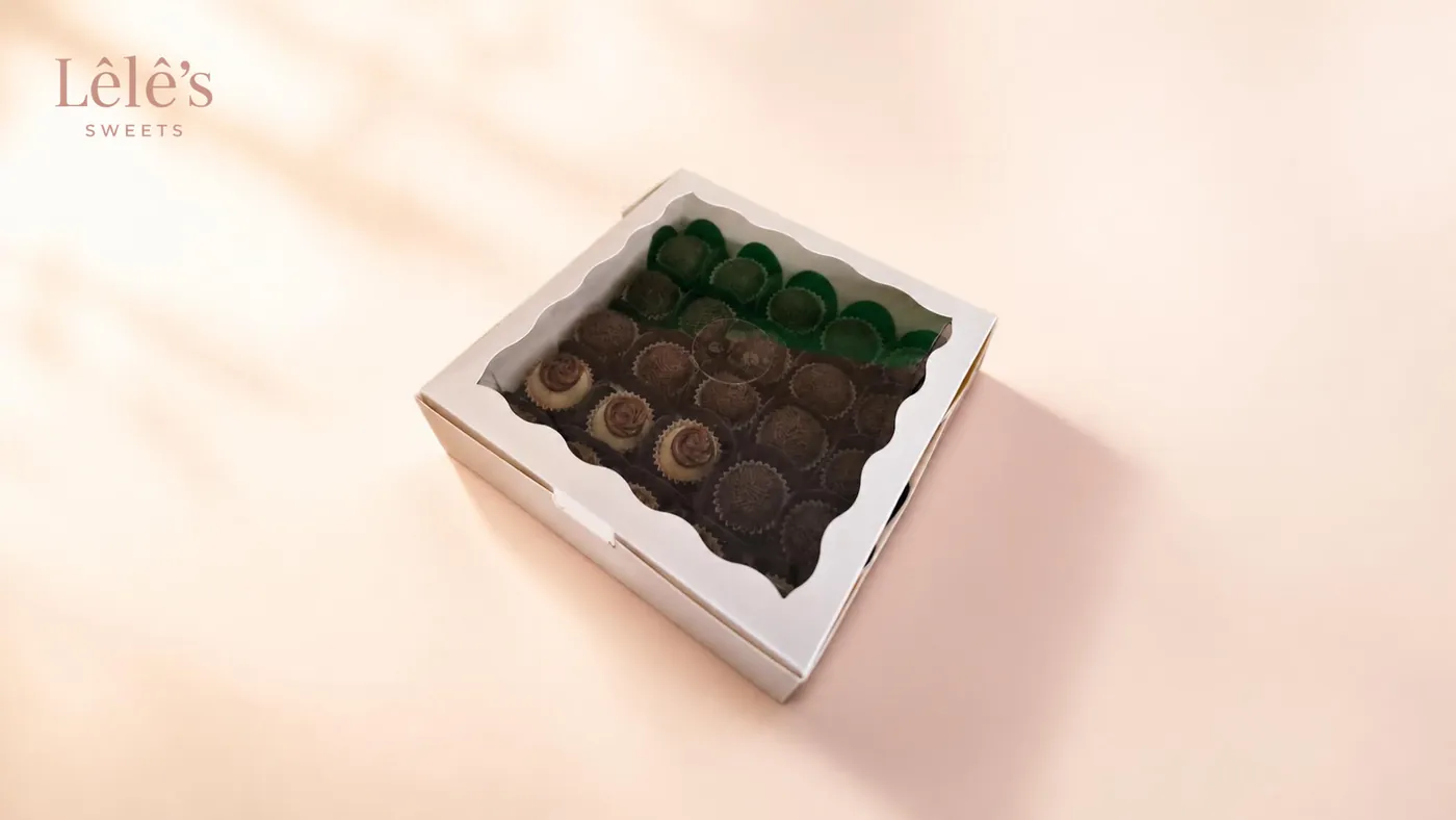 Celebration Minis Large, a closed box